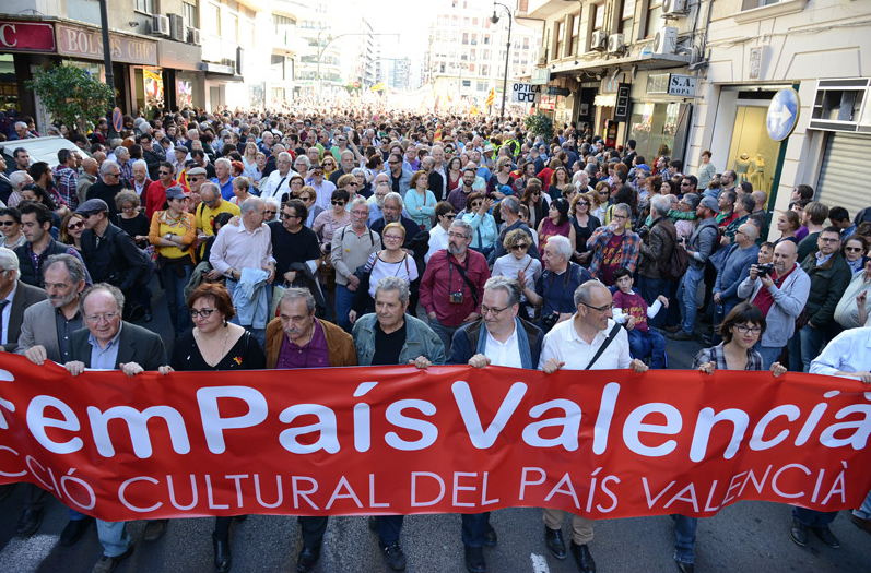 Capçalera de la manifestació "Fem País Valencià"