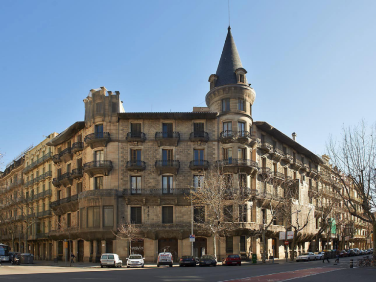 L'edifici modernista de la Casa Burés venut el 2014 per 18,7 milions d'euros