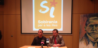 Presentació de la candidatura a les Corts Generals de Sobirania i Progrés; d'esquerra a dreta, Mateu Matas i Josep de Luís (Fotografia: @Xiscomelia)