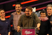 En comú Podem, la coalició de Podemos i altres partits d'esquerra, celebrant els resultats obtinguts en les eleccions del 20-D a Catalunya