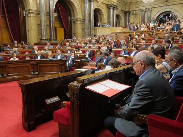 El Parlament durant la sessió en què s'aproven les propostes de la Comissió d'estudi del procés constituent