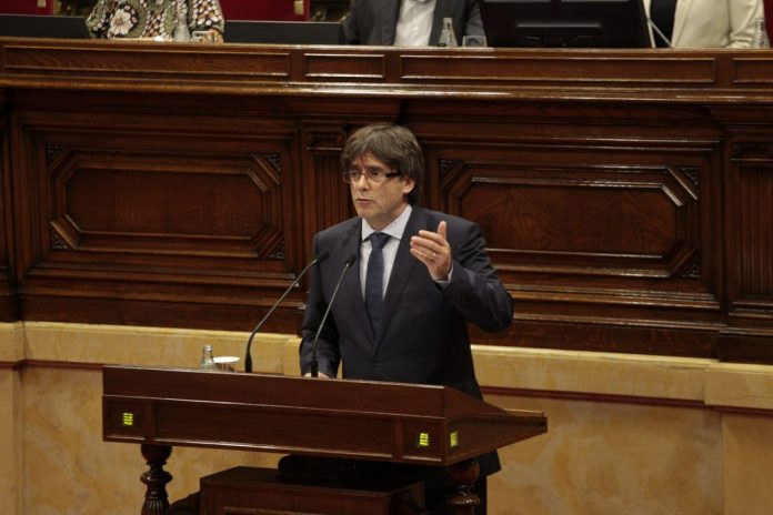 Carles Puigdemont durant la seva intervenció al Parlament