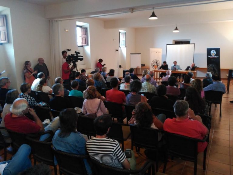 Imatge de la reunió de treball de la Federació Llull (fotografia: Òmnium Cultural)