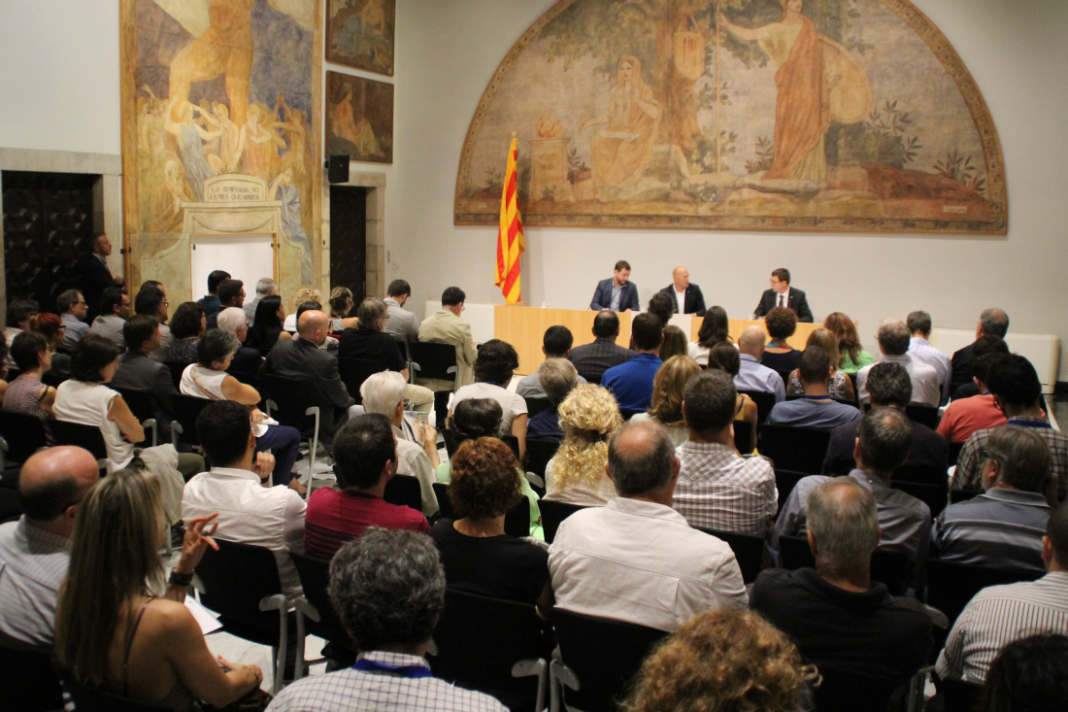 Moment de la signatura ddels acords que permeten la Creació del Programa d'identificació genètica de desapareguts (7/9/2016)