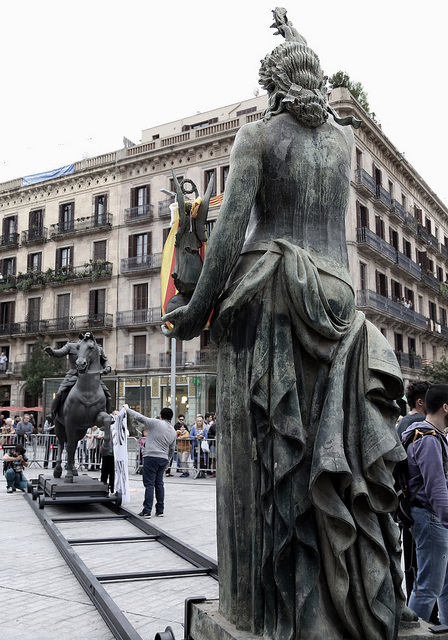 Les estàtues franquistes davant del Born | Aj. Barcelona