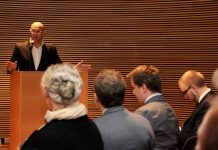 Romeva explica el full de ruta del Govern en una compareixença al Parlament de Finlàndia