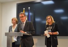 Artur Mas flanquejat per Irene Rigau i Joana Ortega