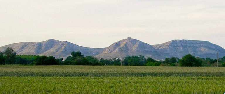 El massís del Montgrí vist des del Baix Ter