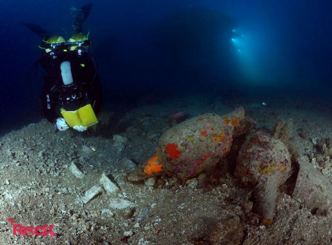 Treballs al vaixell romà enfonsat del segle I dC