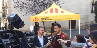Alfred Bosch i Robert Fabregat atenent la premsa durant la matinal de parades informatives | ERC Barcelona