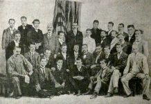 Fotografia de tots els detinguts l’11 de setembre de 1901 a Barcelona (el setè de la filera de dalt és en Josep Maria Folch i Torres)
