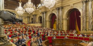 Els diputats votant la llei sobre dret a l'habitatge | Parlament de Catalunya