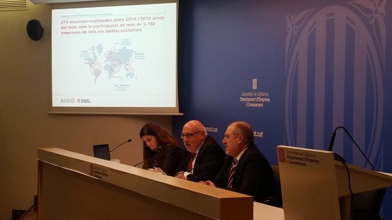 El conseller Jordi Baiget, el secretari d'Empresa i Competitivitat, Joan Aregio, i la directora d'Indústria Núria Betriu en la roda de premsa | Govern de Catalunya