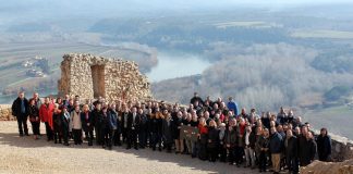 Foto dels assistents a la trobada de l'AECAT a Terres de l'Ebre al Castell de Miravet | AMI