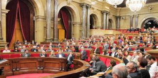 Els diputats votant la proposta de creació de la comissió d'investigació sobre l'operació Catalunya | Parlament de Catalunya
