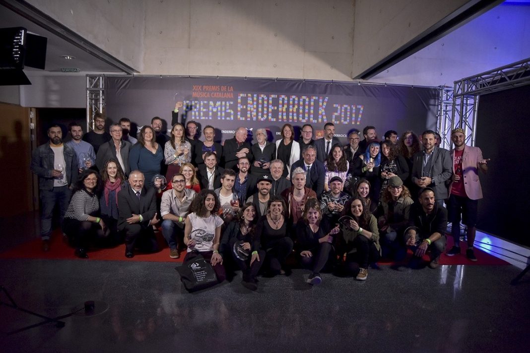 Foto de família dels Premis Enderrock | Xavier Mercadé