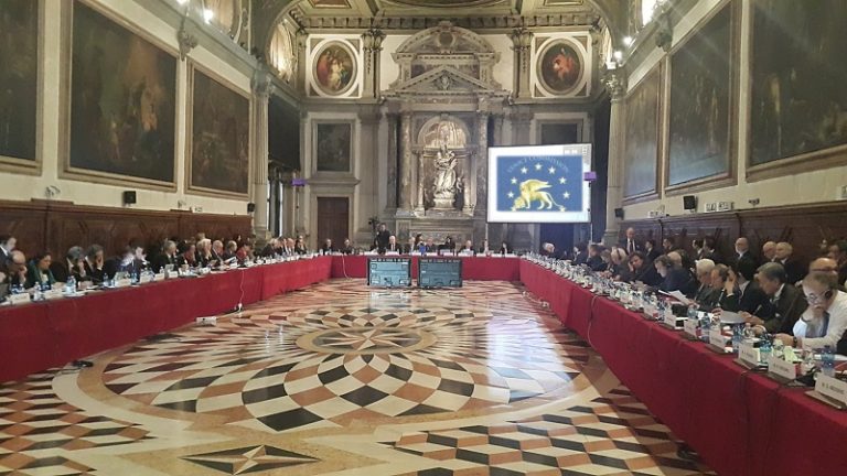 Europa posa sota sospita el Tribunal constitucional espanyol