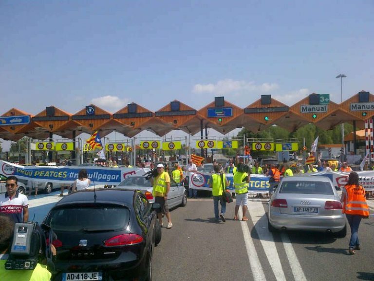 Un dels talls d'autopista de la campanya contra els peatges | Prou peatges
