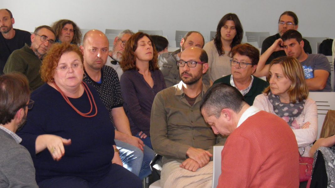 La consellera Ruth participant de l'assemblea de Més per Menorca | Més per Menorca