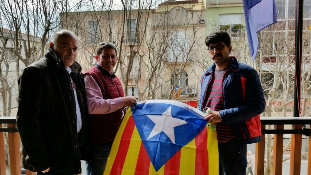 D'esquerra a dreta, en Joan-Paül Udina (PDeCAT), en Jaume Escudé (ERC-AM Esparreguera) i l'Aleix Escursell (CUP)