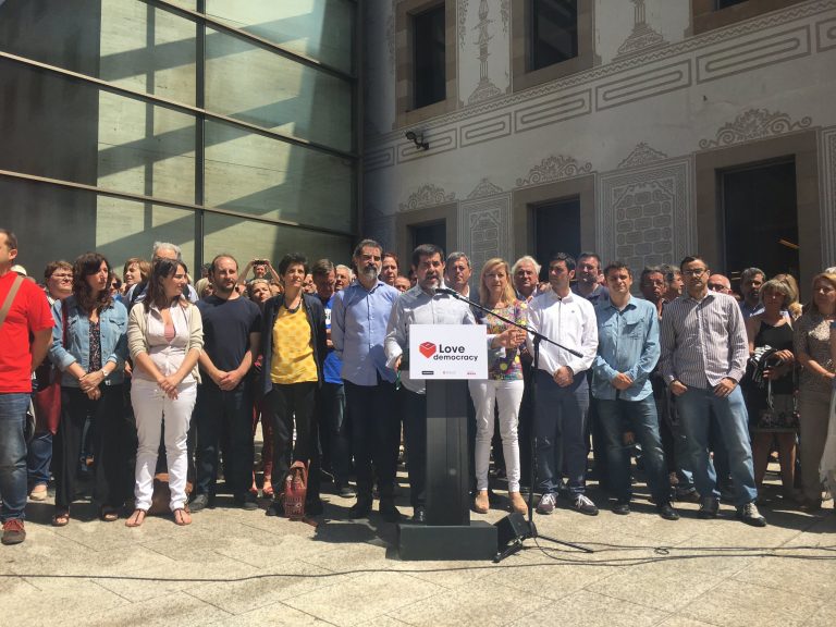 Roda de premsa al finalitzar la reunió de càrrecs de les tres entitats per anunciar el posicionament conjunt | ANC
