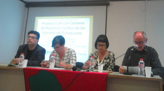 Joan Josep Nuet, Mireia Boya, Montse Palau i Pep Cruanyes durant la presentació de la propostició de llei | Comissió de la Dignitat