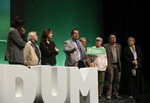 Joan Ignasi Elena, juntament amb la resta de l'executiva del Pacte, presentant els suports aconseguits | Pacte Nacional pel Referèndum