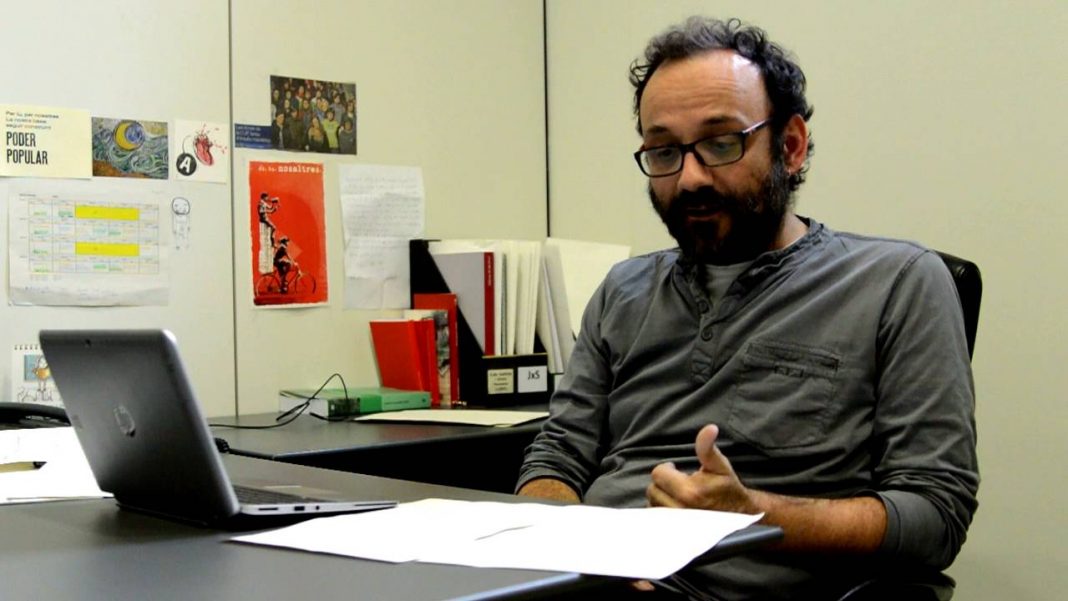 Benet Salelles al despatx del grup parlamentari | CUP Benet Salelles al despatx del grup parlamentari | CUP