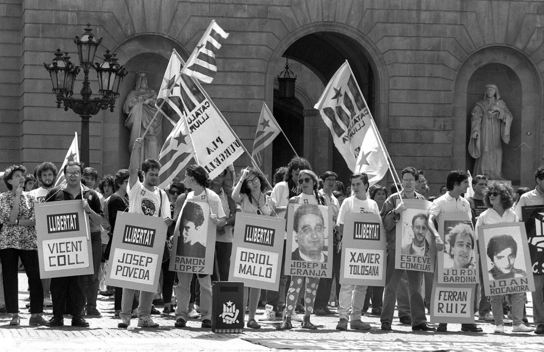 Concentració a Plaça Sant Jaume per l'alliberament dels presos durant els Jocs Olímpics