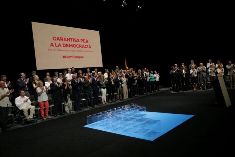 Moment de l'acte Garanties pel Referèndum