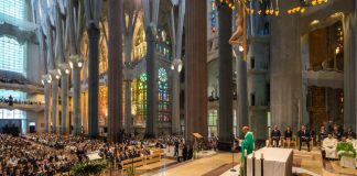 Moment de la Missa per les víctimes a la Sagrada Família | Sagrada Família