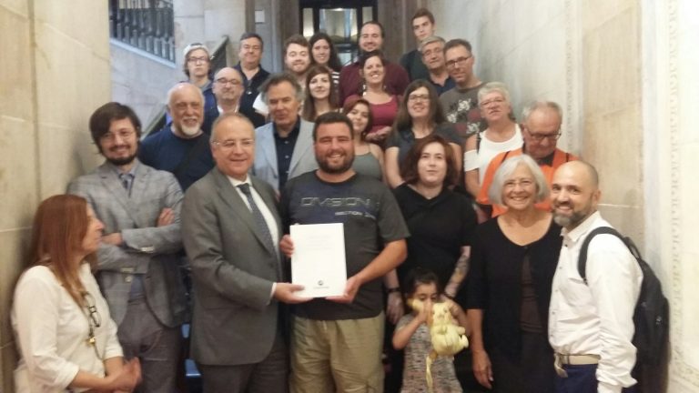 Constituïm presenta la seva Constitució a una delegació del Quebec