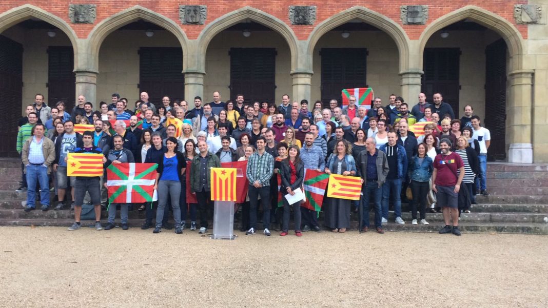 Acte d'Udalbitza acte davant del Palau de Mar de Donostia | AMI
