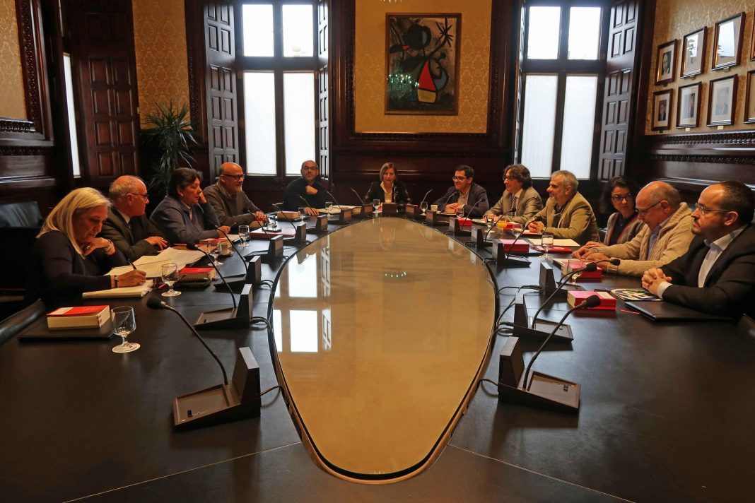 Un moment de la reunió d'aquest matí de la Mesa i els portaveus dels grups a la Diputació Permanent | Parlament de Catalunya