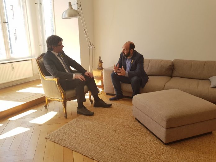 Carles Puigdemont i Marcel Mauri reunits a Berlín | Òmnium Cultural