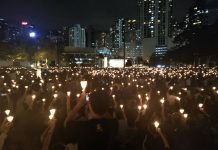 Acte de commemoració de la massacre de la Plaça de Tian'anmen al parc Victòria de Hong Kong