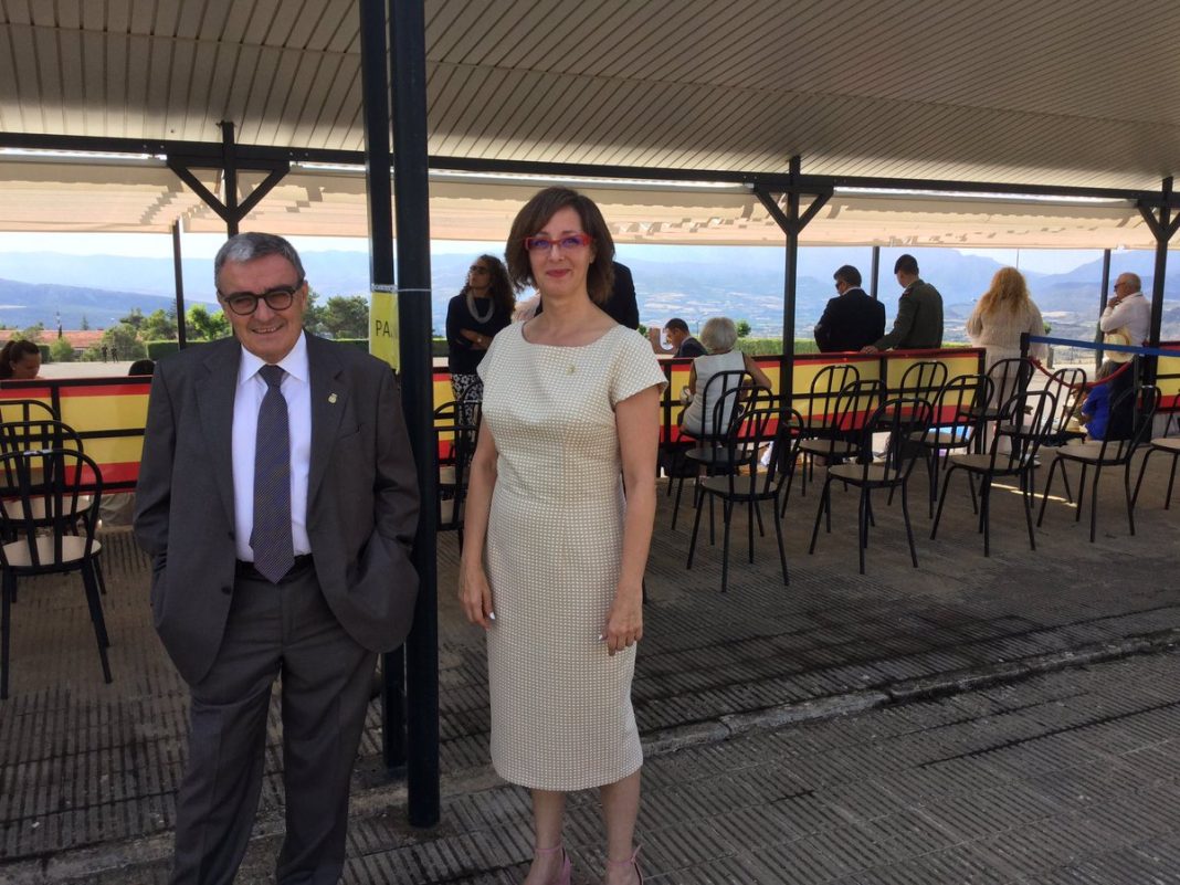 Àngel Ros (PSC) i Ángeles Ribes (C's) en l'entrega de despatxos a l'acadèmia militar de Talarn | C's Lleida Àngel Ros (PSC) i Ángeles Ribes (C's) en l'entrega de despatxos a l'acadèmia militar de Talarn | C's Lleida
