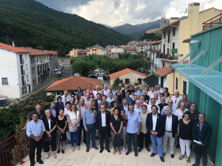 Alcaldes de les dues vessants dels Pirineus denuncien la vulneració de drets fonamentals i manca de democràcia a Catalunya