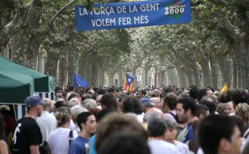 La riera d'Arenys de Munt plena de gent el dia de la consulta popular sobre la independència | Xavier Salbanyà