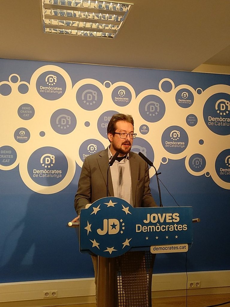 Jordi Planas, portaveu de Joves Demòcrates, presentant la campanya | Foto: Marc Carrera
