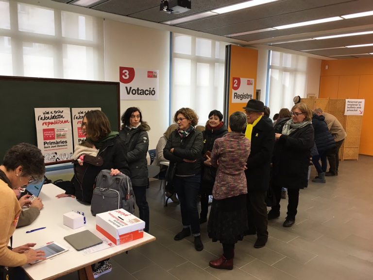 Cua de votació a les primàries de Sant Just | Alcaldia Republicana Sant Just