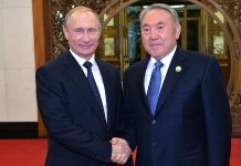 Encaixada de mans entre Putin i Nazarbayev | Kremlin