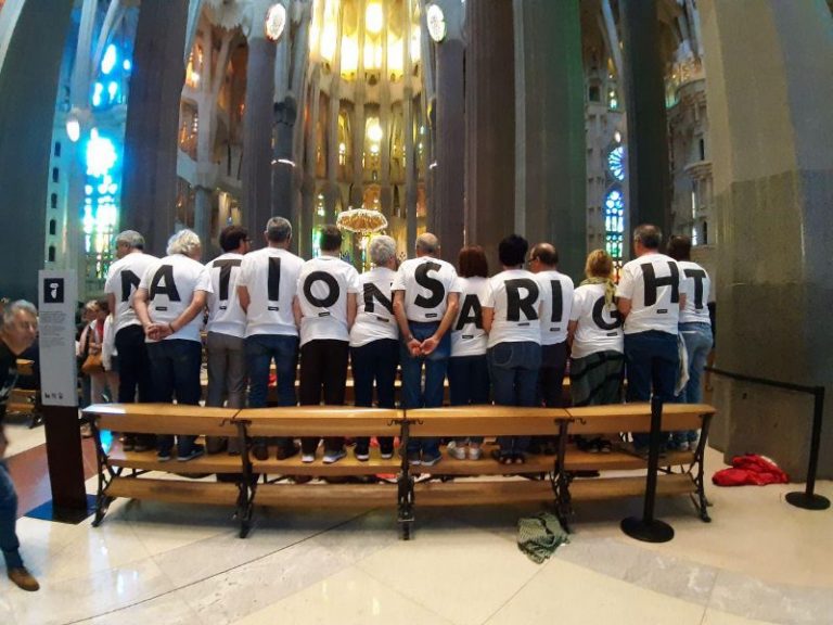 L’Assemblea denuncia la vulneració de drets polítics en una acció sorpresa a la Sagrada Família