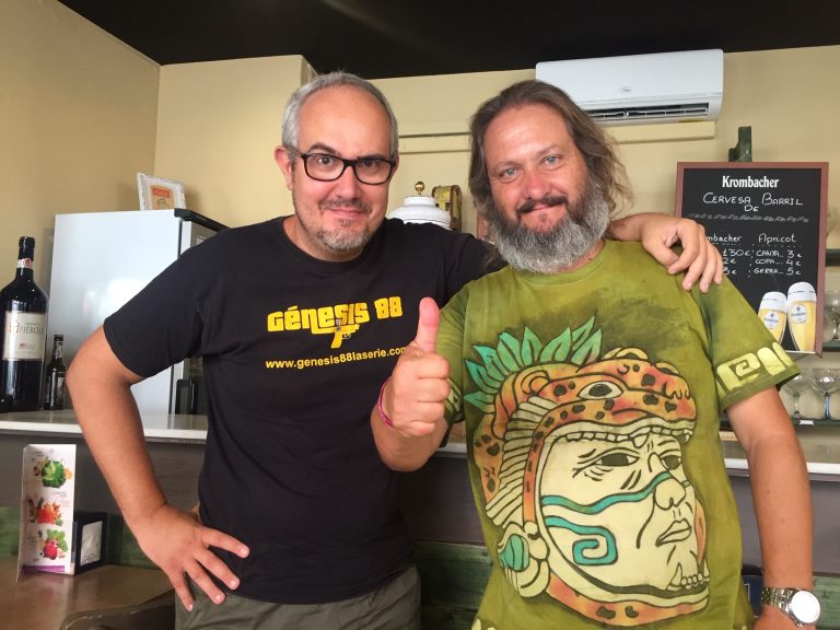 (D'esquerra a dreta) en Xavier Abad i en Frank Sellers