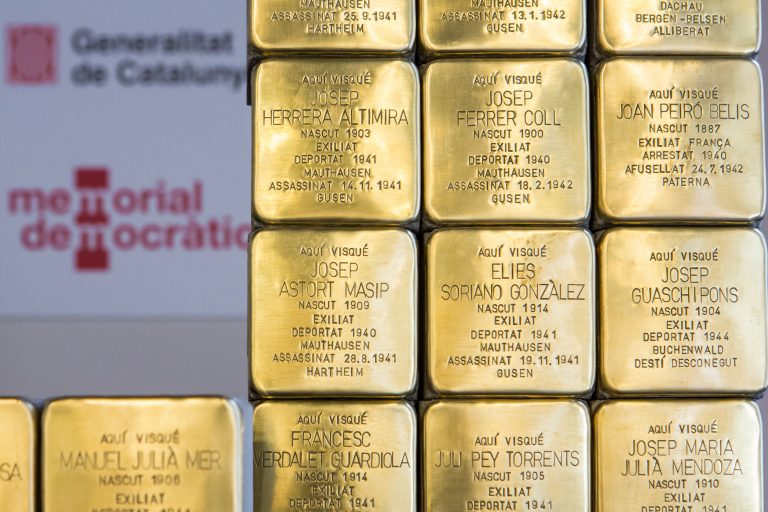 El Memorial Democràtic instal·la 3 peces Stolpersteine a Cardona