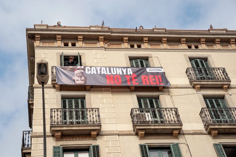 Matí de protestes independentistes per la visita de Felip VI