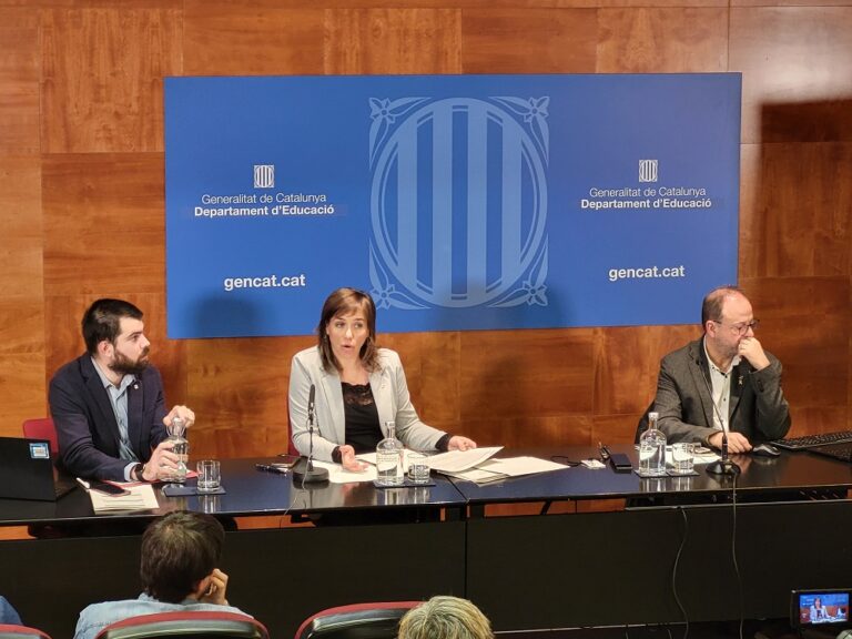 Educació presenta un paquet de mesures per millorar la competència de l’alumnat en matemàtiques, català i anglès