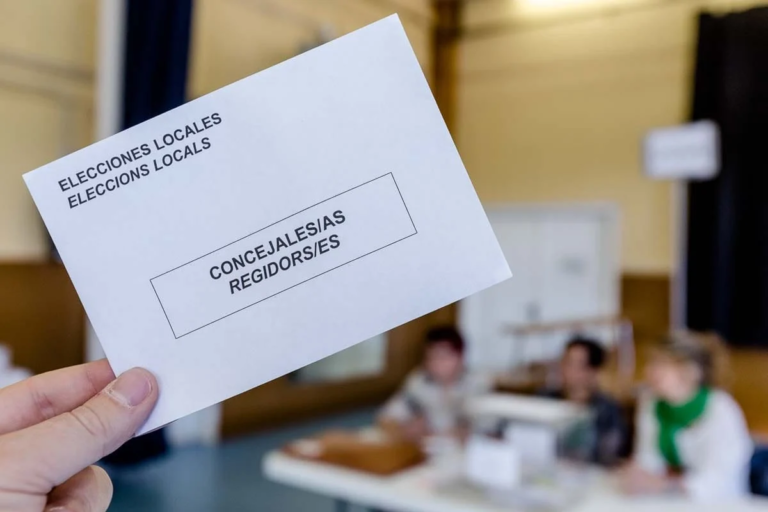 Qui molt s’abaixa el cul ensenya! Amb el meu vot, no!