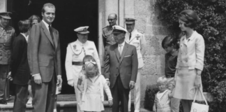 Franco amb en Joan Carles I a Meirás. Font: El Español