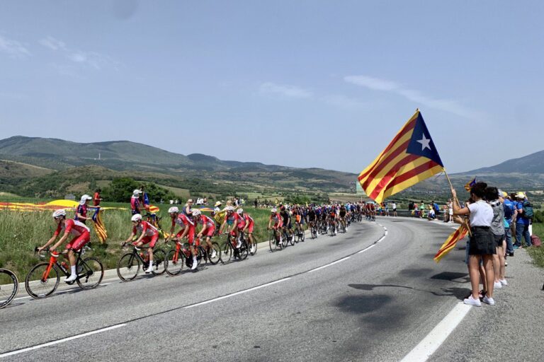 L’Assemblea Nacional Catalana promou la presència d’estelades a la Volta Ciclista espanyola